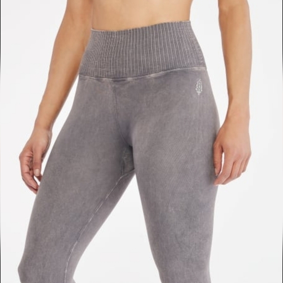 FREE PEOPLE Movement Mineral Wash Grey Good Karma Leggings Size M/L NWOT - Picture 5 of 9